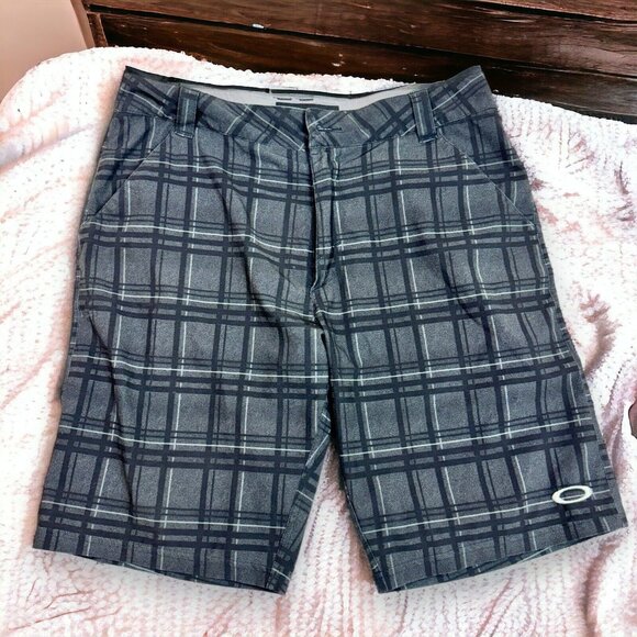 Oakley Bermuda Plaid Shorts Gray Golf Casual Active Wear Men’s Size 32W - Picture 1 of 12